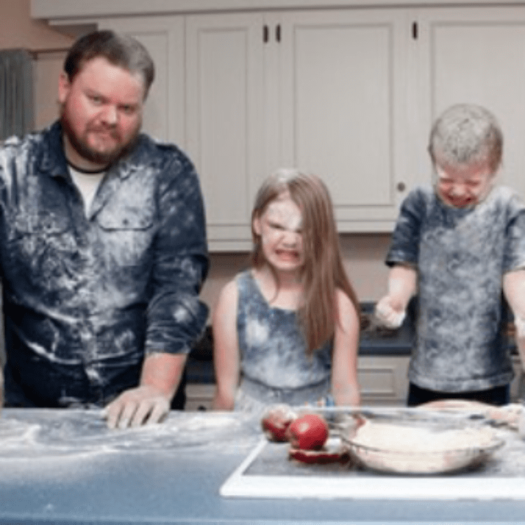 gestresste Familie in der Küche Work-Family-Balance